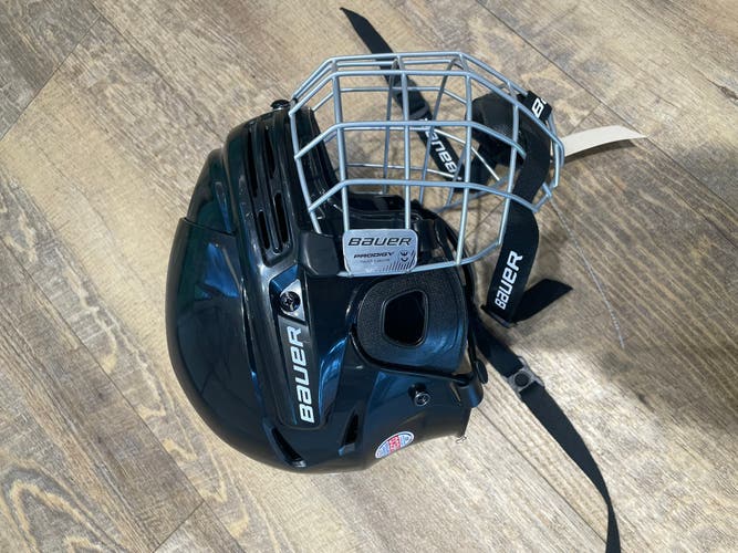 Black Bauer Bhh2100JR Helmet (Used) 6 1/4 - 6 7/8