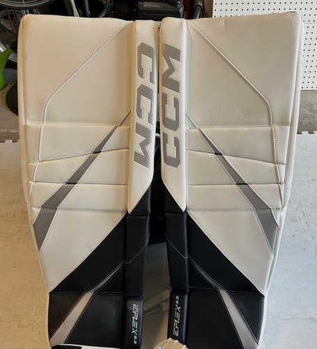 34" CCM Eflex 6.9 Goalie Leg Pads (Used)