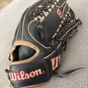 Wilson RH Outfield A2000 OT7 Baseball Glove 12.75" (Used)