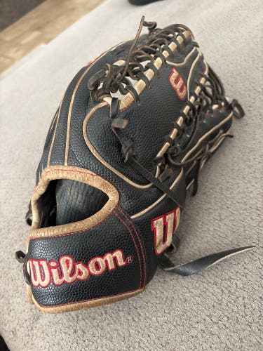 Wilson RH Outfield A2000 OT7 Baseball Glove 12.75" (Used)