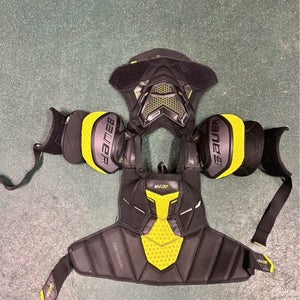 Men's Large Senior Bauer Supreme Ultrasonic Shoulder Pads (Used)