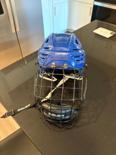 Medium Bauer Re-Akt 150 Helmet (Used)