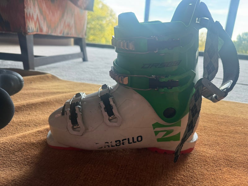 Mondo 25 & 25.5 Kid's Dalbello DRS 60 Jr All Mountain Ski Boots (Used)