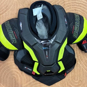 Medium Junior Bauer Vapor 3X Pro Shoulder Pads (Used)