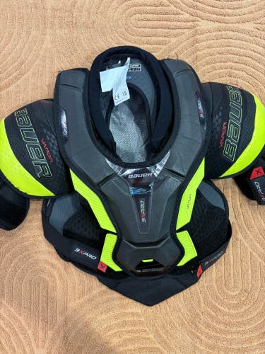 Medium Junior Bauer Vapor 3X Pro Shoulder Pads (Used)