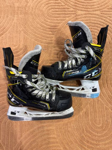 Junior CCM Super Tacks AS3 Pro Hockey Skates Regular Width Size 3 (Used)