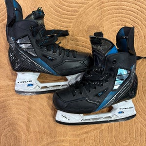 Junior True TF9 Hockey Skates Regular Width Size 2.5 (Used)