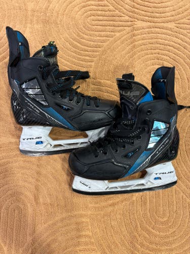 Junior True TF9 Hockey Skates Regular Width Size 2.5 (Used)