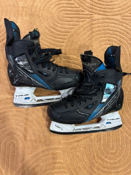 Junior True TF9 Hockey Skates Regular Width Size 2.5 (Used)