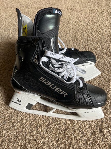 Bauer Vapor Hyperlite 2 Hockey Skates 6.5 (Used)