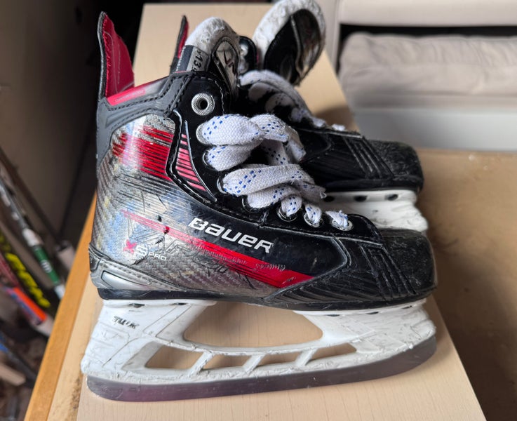 Youth Bauer Vapor X5 Pro Hockey Skates Regular Width 13.5 (Used)