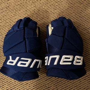 Vancouver Canucks Bauer Vapor Hyperlite Gloves 13" Pro Stock (Used)
