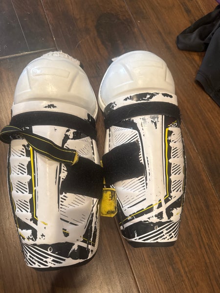 Junior CCM Super Tacks AS1 11" Shin Pads (Used)