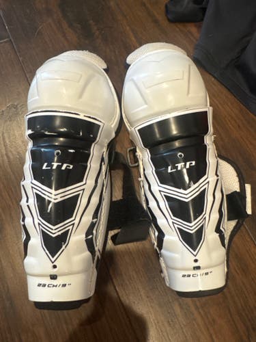 Youth CCM LTP 9" Shin Pads (Used)