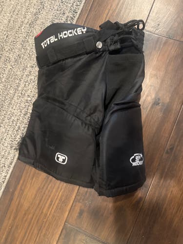 Youth Medium Hockey Pants (Used)