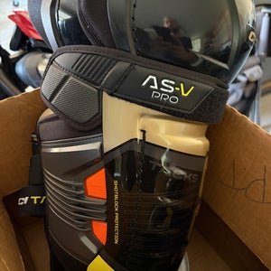 Senior CCM ASV Pro 17" Shin Pads (Used)