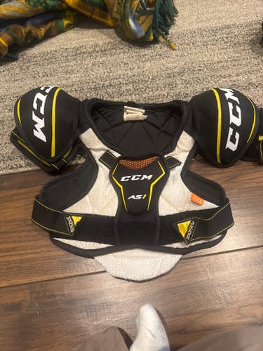 Large Youth CCM Super Tacks AS1 Shoulder Pads (Used)