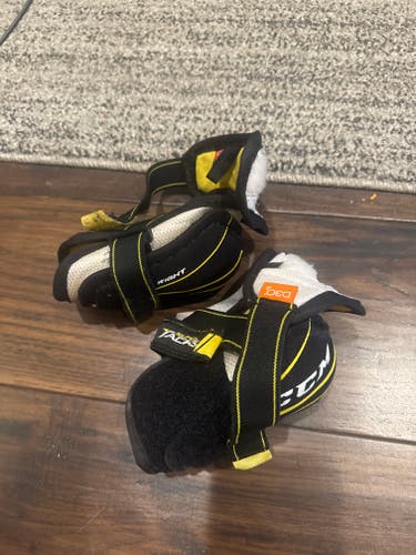 Youth Large CCM Super Tacks AS1 Elbow Pads (Used)