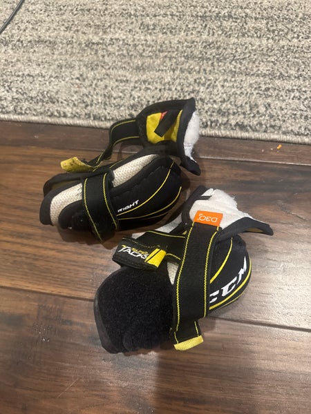 Youth Large CCM Super Tacks AS1 Elbow Pads (Used)