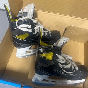 Bauer Supreme 3S Pro Hockey Skates Regular Width 13.5 (Used)