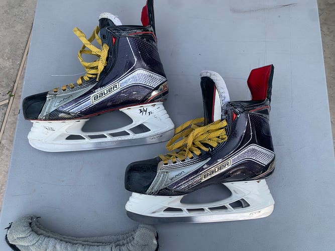 Senior Bauer Vapor 1X Hockey Skates Regular Width Pro Stock 11 (Used)
