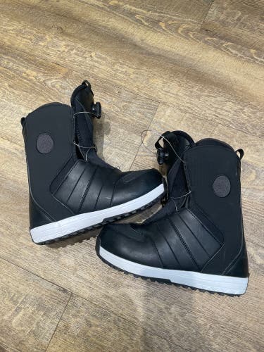 6Y (Big Kids / Youth) Salomon Launch Boa Snowboard Boots (Used)