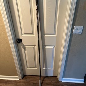 Senior Bauer Vapor Hyperlite 2 Right Handed Hockey Stick P92M (Used)