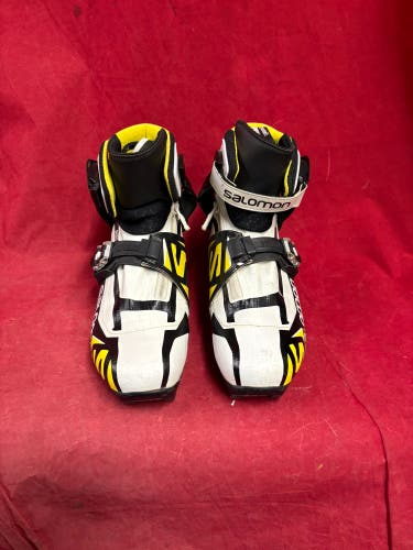 Classic Size 6.5 Salomon Cross Country Ski Boots (Used)