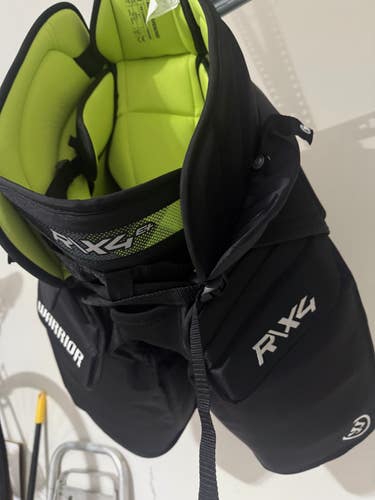 2025 Warrior Ritual x4 e+ Hockey Goalie Pants (Mint condition)