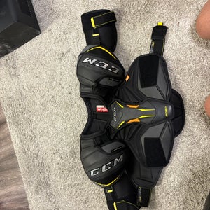 Men's Medium Senior CCM Shoulder Pads (New)