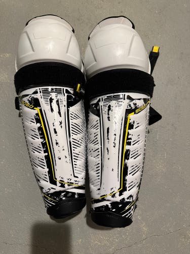 Senior CCM Tacks 9060 15" Shin Pads (Used)