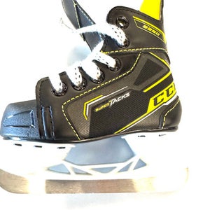 Used CCM TACKS 9350 Youth Hockey Skate Youth 06.0 11860-S000299158