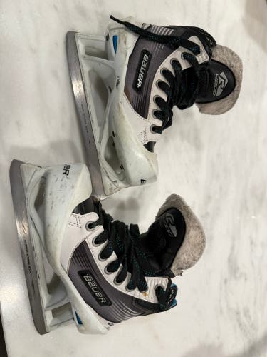 Bauer Reactor Hockey Skates Regular Width Size 1.5 (Used)