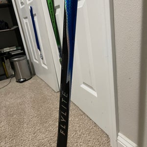 Intermediate Bauer Vapor FlyLite Right Handed Hockey Stick P88 (New) Custom