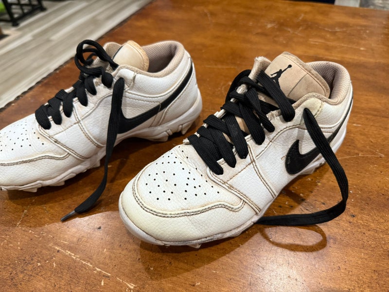 White Kid's 4Y (Big Kids / Youth) Air Jordan Low Top Molded Cleats (Used)