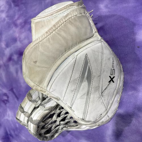 White Intermediate Bauer X5 Pro Goalie Gloves  Regular (Used)