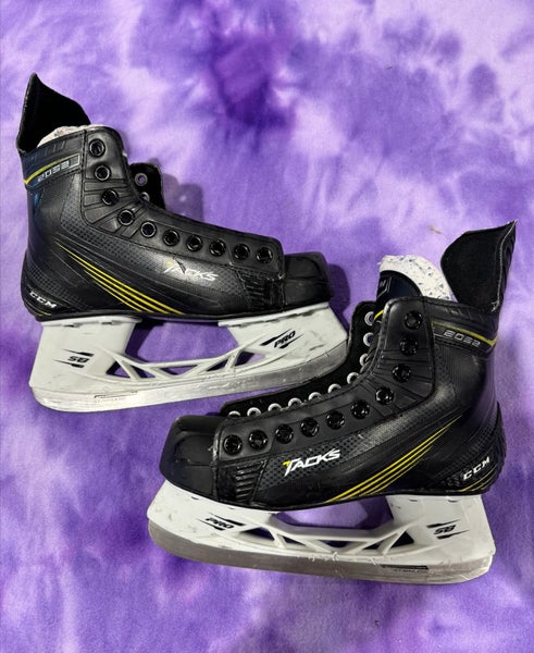 CCM Tacks 2052 Hockey Skates | Intermediate 4 (Used)