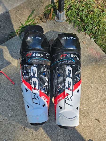 Senior CCM Jetspeed FT680 15" Shin Pads (Used)