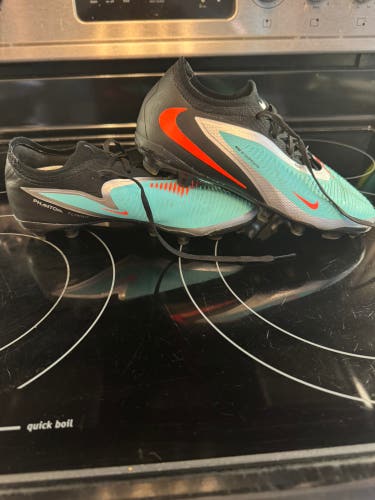 Black Unisex 3.5Y (Big Kids / Youth) Nike phantom venom Molded Cleats Cleats (Used)