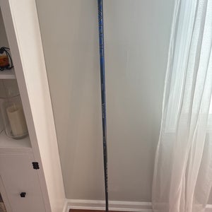 Senior Bauer Vapor Hyperlite 2 Right Handed Hockey Stick P28 (Used)
