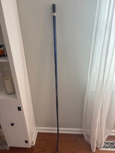 Senior Bauer Vapor Hyperlite 2 Right Handed Hockey Stick P28 (Used)