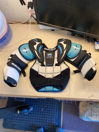 Youth Small/Medium Bauer Prodigy Ice Hockey Goalie Chest Protector (Used)