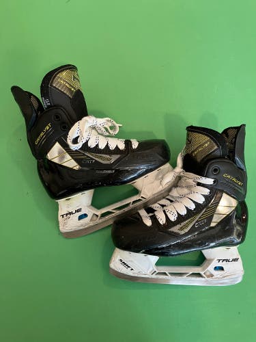 Junior True Catalyst 7 Hockey Skates Regular Width Size 1.5 (Used)