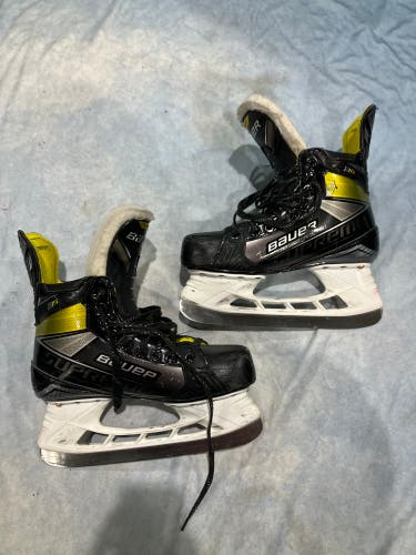 Intermediate Bauer Supreme 3S Hockey Skates 6.5 Fit 1  (Used)