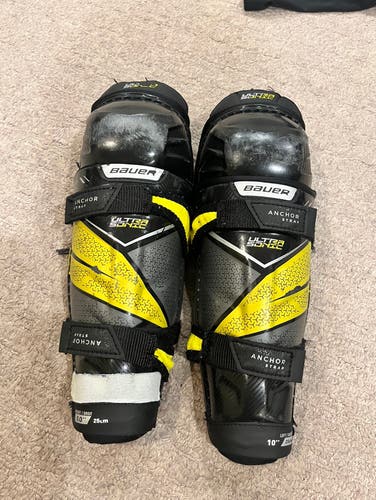 Youth Bauer 10" Shin Pads (Used)