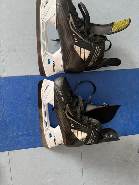 2025 True Catalyst Pro Hockey Skates Regular Width Pro Stock 7 (New)