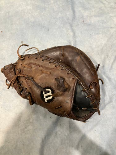 Brown Wilson A950 RH Catcher's Baseball Glove 34" (Used)