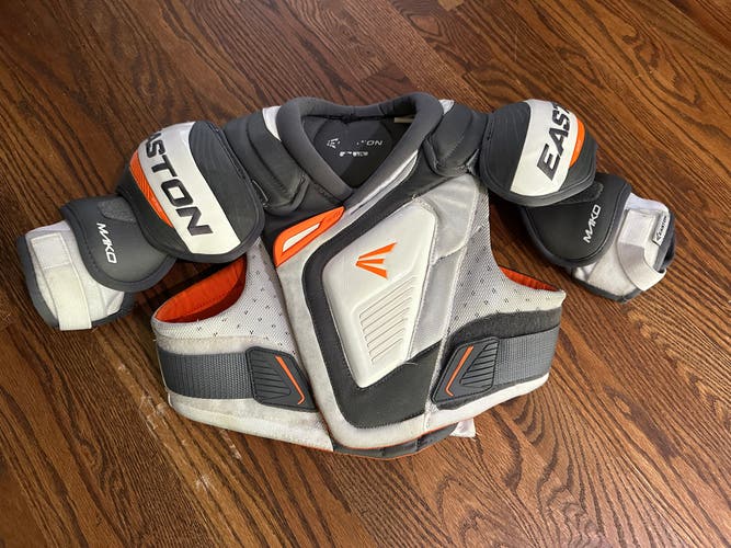 Large Junior Easton Mako Shoulder Pads (Used)