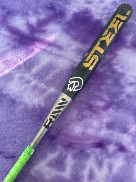 Black DeMarini Steel Bat Composite Bat (-4) Composite 30 oz 34" (Used)