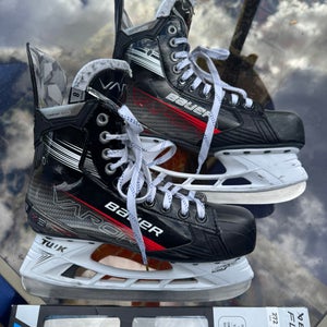 Bauer Vapor X3 Hockey Skates Extra Wide Width 8 (Used) with extra Fly-X blade steel set.